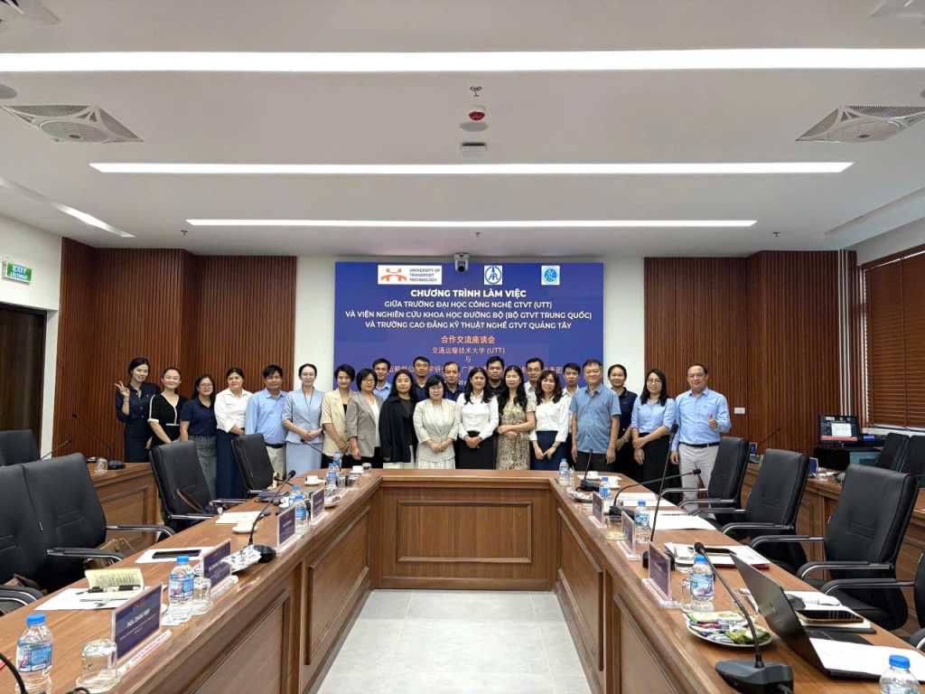 UTT làm việc với đoàn đại biểu Trung Quốc, thúc đẩy hợp tác đào tạo và nghiên cứu trong lĩnh vực giao thông vận tải