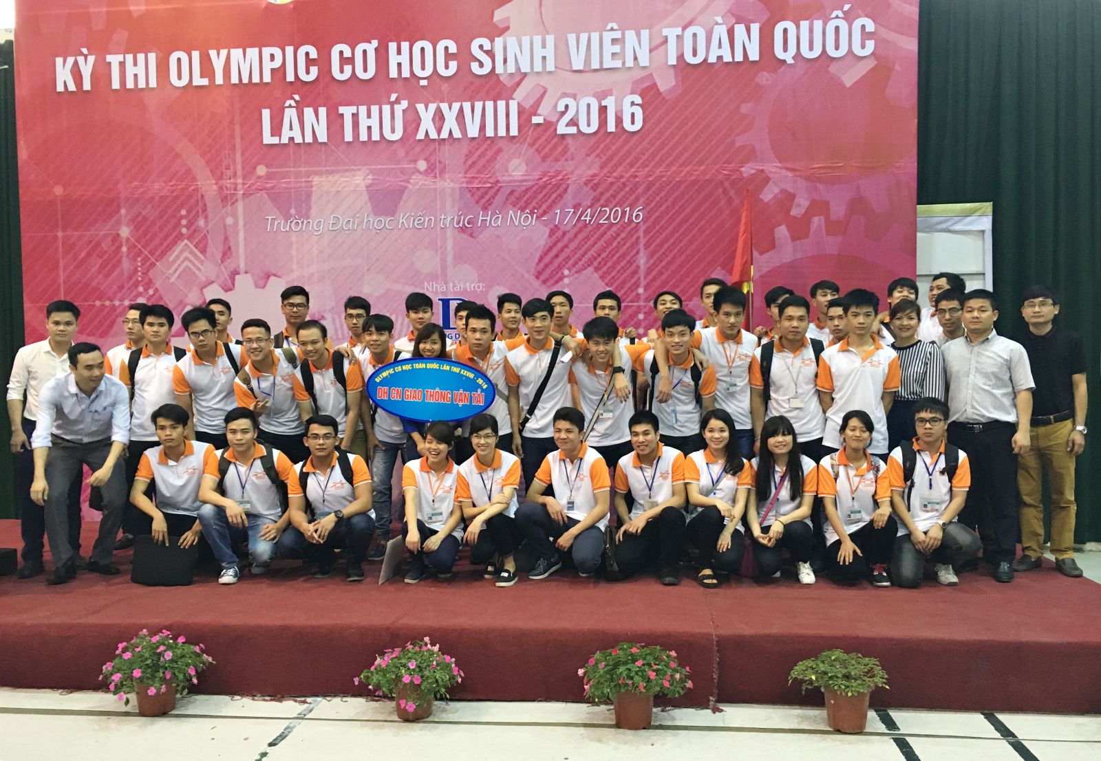 Đội tuyển Sức bền vật liệu và đội tuyển Cơ học lý thuyết tham dự cuộc thi OLYMPIC cơ học...