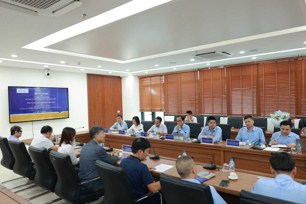 Trường Đại học Công nghệ GTVT tiếp và làm việc với GS. Lee Young Hoon, Đại học Quốc gia Giao thông Hàn Quốc