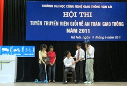 Tưng bừng hội thi tuyên truyền viên giỏi về an toàn giao thông Khu vực Hà Nội năm 2011