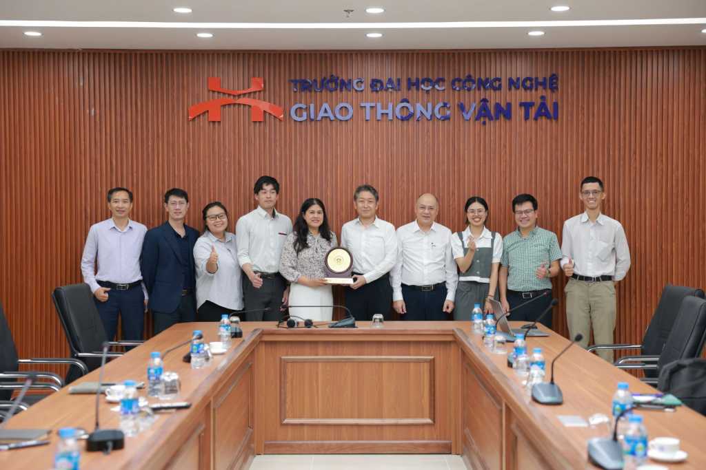 UTT làm việc với Công ty KAO Việt Nam, mở rộng cơ hội hợp tác chuyển giao công nghệ trong lĩnh vực giao thông vận tải