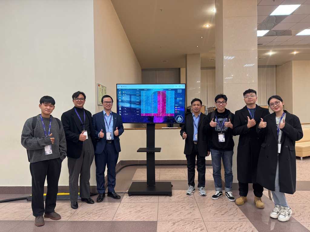Đội tuyển sinh viên UTT xuất sắc lọt Top 3 tại đấu trường an ninh mạng quốc tế Moscow Capture The Flag (M*CTF) 2025