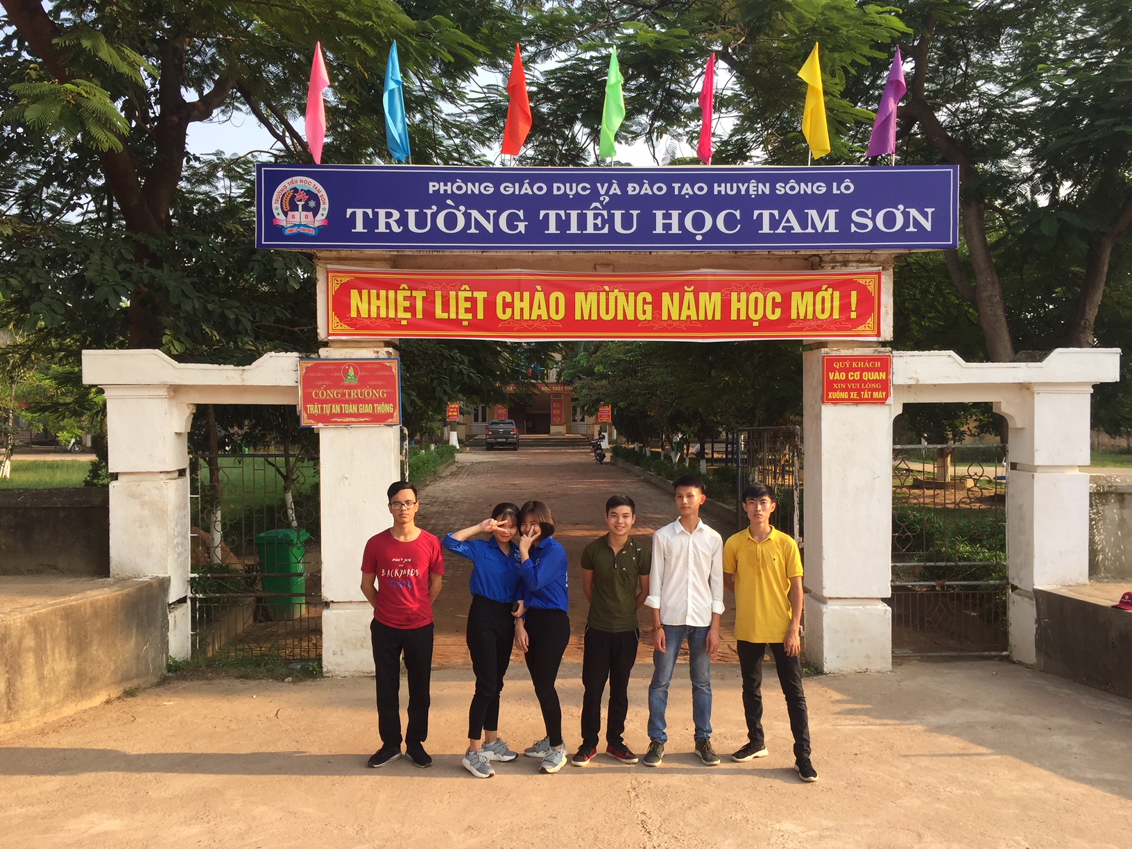 Sân chơi thiếu nhi món quà lớn cho học sinh Trường Tiểu học Tam Sơn - huyện Sông Lô - tỉnh Vĩnh Phúc nhân dịp Tết trung thu