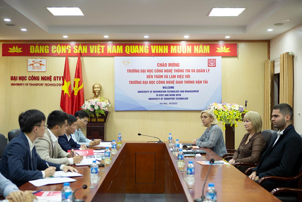 Lãnh đạo Nhà trường tiếp và làm việc với Trường Đại học Công nghệ thông tin và Quản lý -...