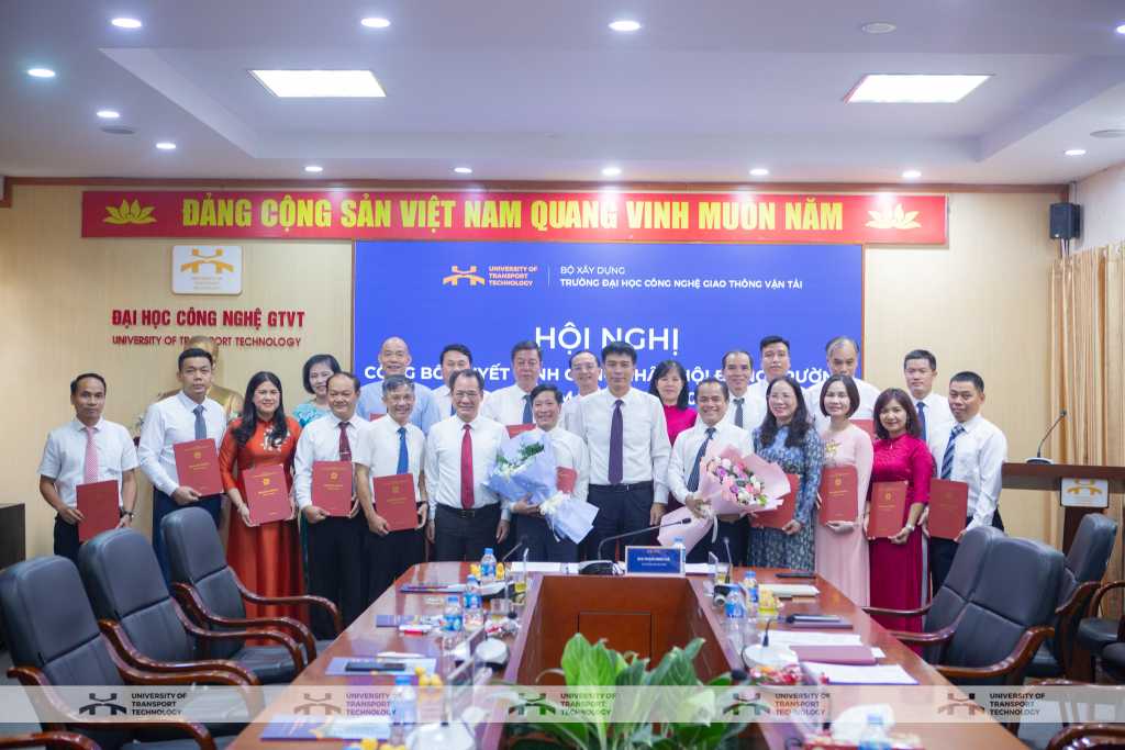 Hội nghị công bố Quyết định công nhận Hội đồng trường Trường Đại học Công nghệ GTVT nhiệm kỳ 2025-2030