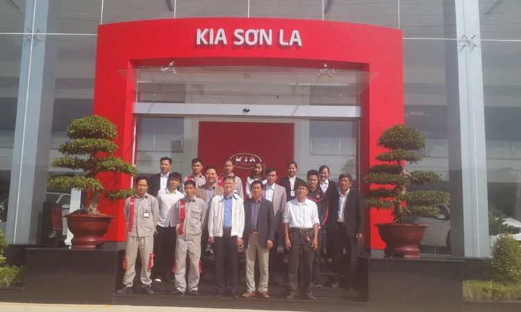 Đoàn công tác Khoa Cơ khí – Đại học Công nghệ GTVT thăm quan và làm việc với đại lý KIA Sơn La