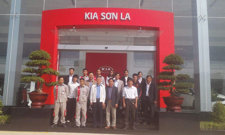 Đoàn công tác Khoa Cơ khí – Đại học Công nghệ GTVT thăm quan và làm việc với đại lý KIA Sơn...