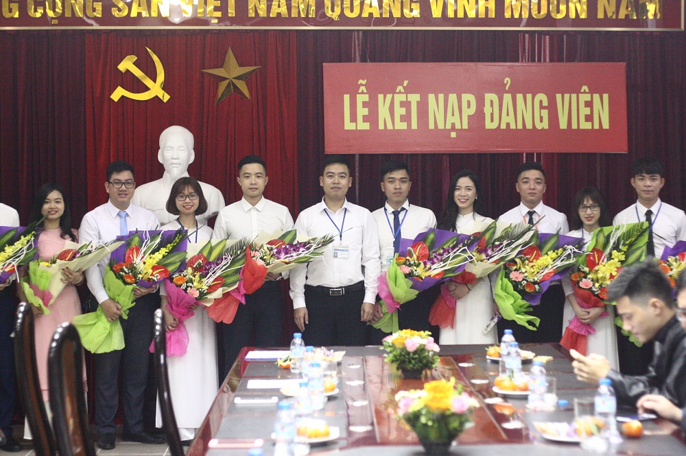 Lễ Kết nạp đảng viên khởi động Tháng thanh niên năm 2018, chào mừng Ngày Quốc tế phụ nữ 8/3 và 87 năm ngày thành lập Đoàn TNCS Hồ Chí Minh