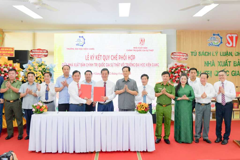 UTT phát huy vai trò dẫn dắt Trung tâm đào tạo xuất sắc tài năng, đồng hành phát triển nguồn nhân lực chất lượng cao cho Trường Đại học Kiên Giang và Đồng bằng sông Cửu Long