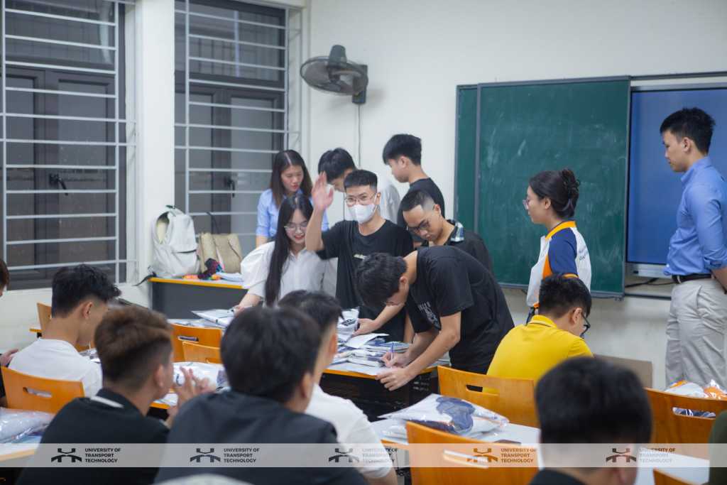 Ngày hội nhập học K76: Khởi đầu hành trình mới tại Trường Đại học Công nghệ GTVT