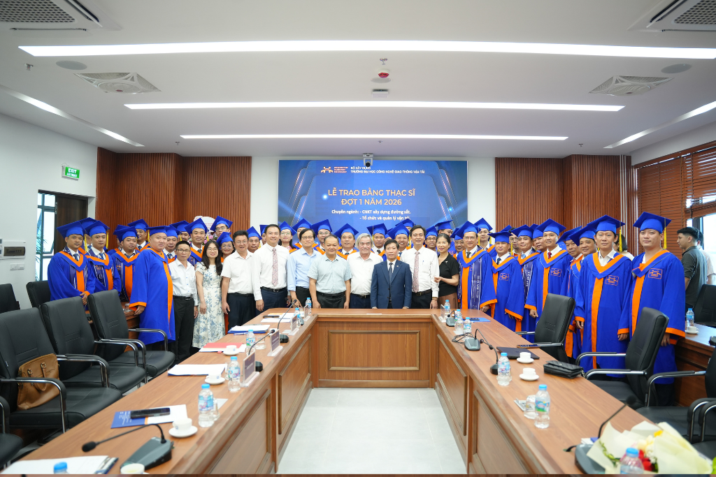 UTT trao bằng tốt nghiệp thạc sĩ ngành đường sắt, góp phần chuẩn bị nguồn nhân lực cho các dự án trọng điểm quốc gia