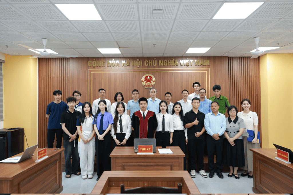 Sinh viên ngành Luật UTT thực hành kỹ năng nghề nghiệp qua phiên tòa giả định