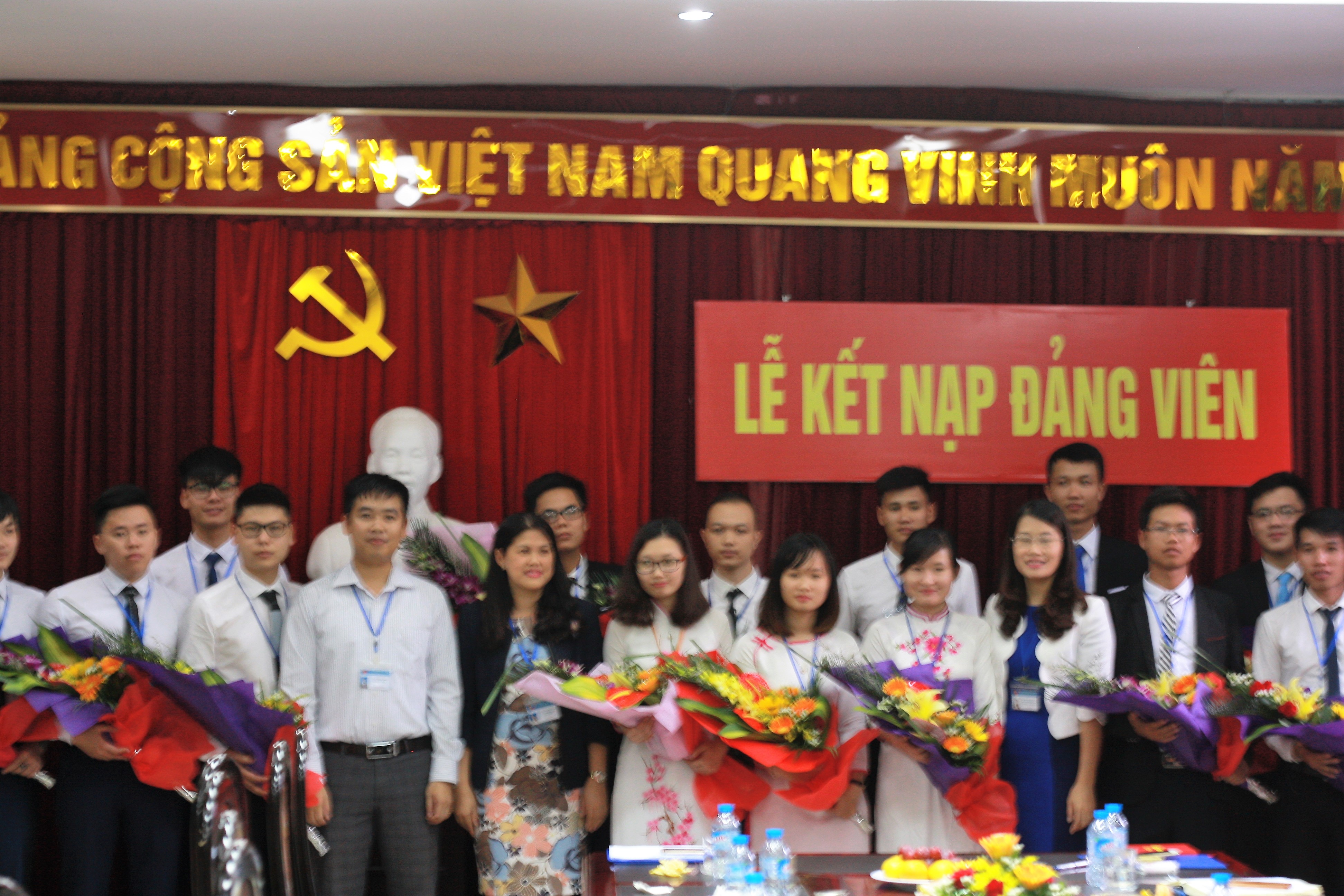Lễ kết nạp Đảng viên chào mừng 127 năm Ngày sinh Chủ tịch Hồ Chí Minh (19/5/1890-19/5/2017)