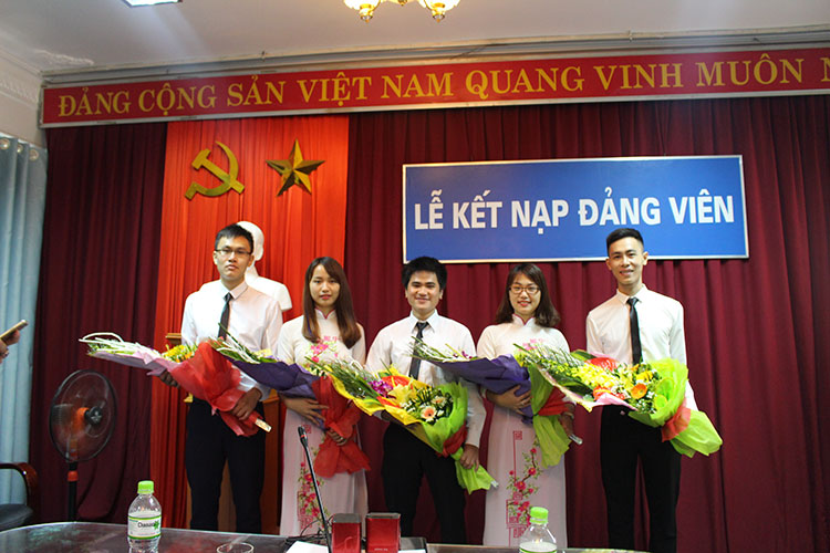 Lễ kết nạp Đảng viên Chào mừng năm học mới 2016 - 2017