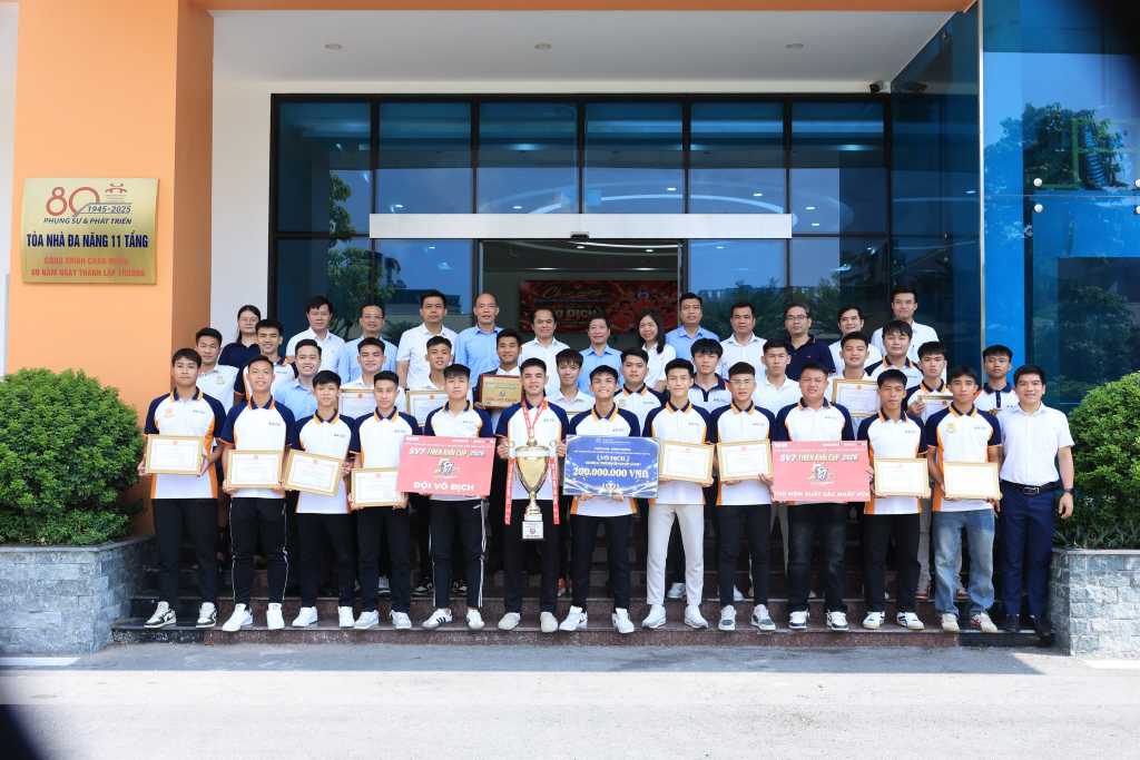 UTT tuyên dương, khen thưởng Đội tuyển bóng đá sinh viên giành chức vô địch SV7 Thiên Khôi Cup 2026