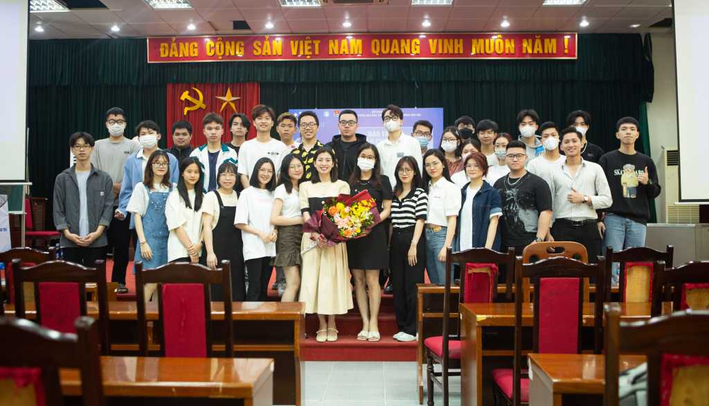 Sinh viên UTT được trang bị nhiều kỹ năng mềm thông qua các khóa học thực tế