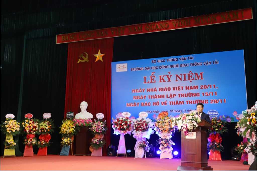Lễ kỷ niệm 40 năm ngày Nhà giáo Việt Nam 20/11, 77 năm ngày thành lập Trường 15/11 và 61 năm ngày Bác Hồ về thăm Trường 29/11