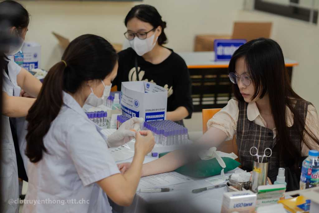 UTT tổ chức khám sức khỏe đầu khoá cho tân sinh viên K74 năm học 2023-2024