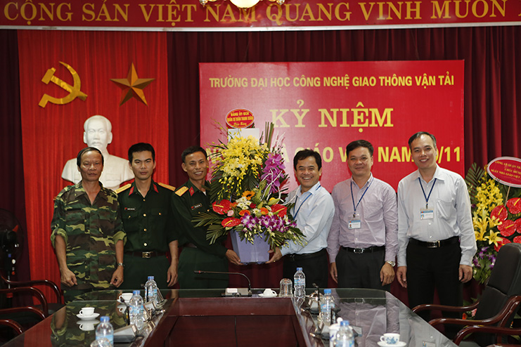 Lãnh đạo các đơn vị đến chúc mừng Trường Đại học Công nghệ GTVT nhân dịp Ngày Nhà giáo Việt Nam 20/11 và 70 năm Ngày thành lập Trường