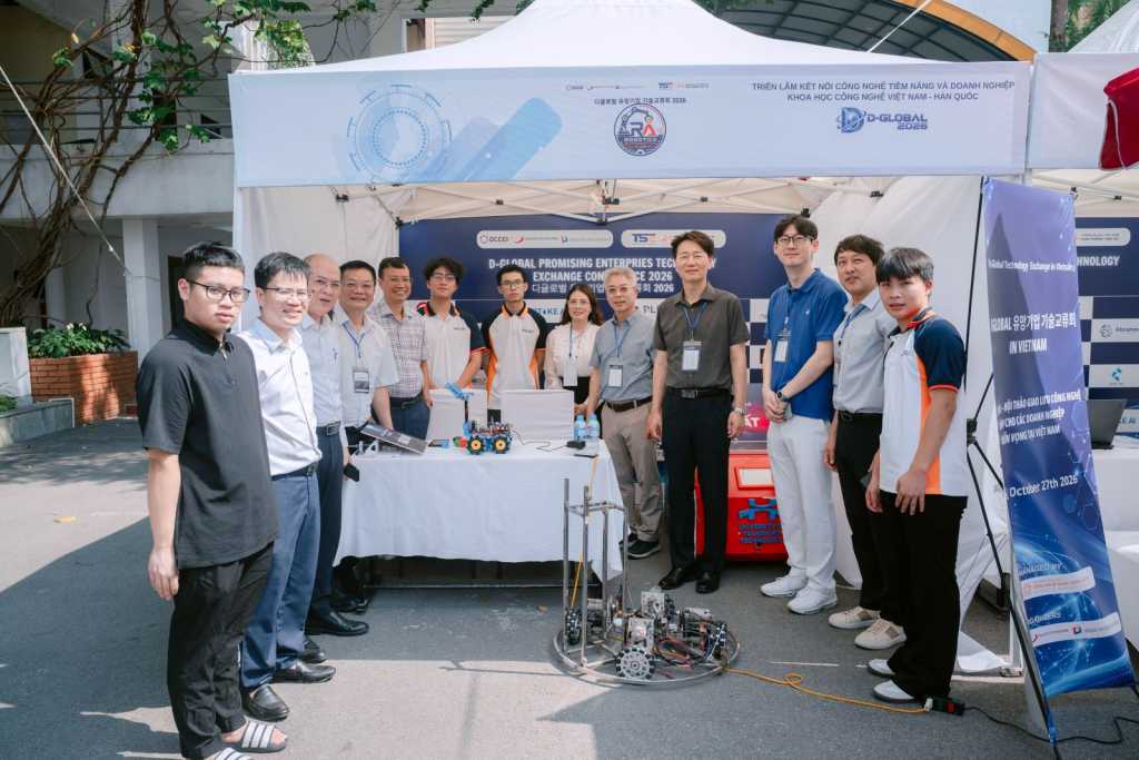 Sôi nổi hoạt động tham quan, trải nghiệm tại Triển lãm công nghệ Việt Nam - Hàn Quốc 2026