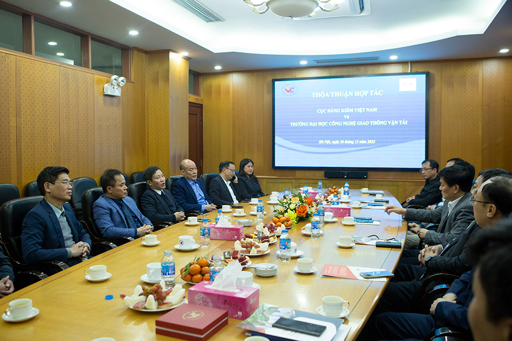 University of Transport Technology (UTT) Signs Cooperation Agreement with Vietnam Register