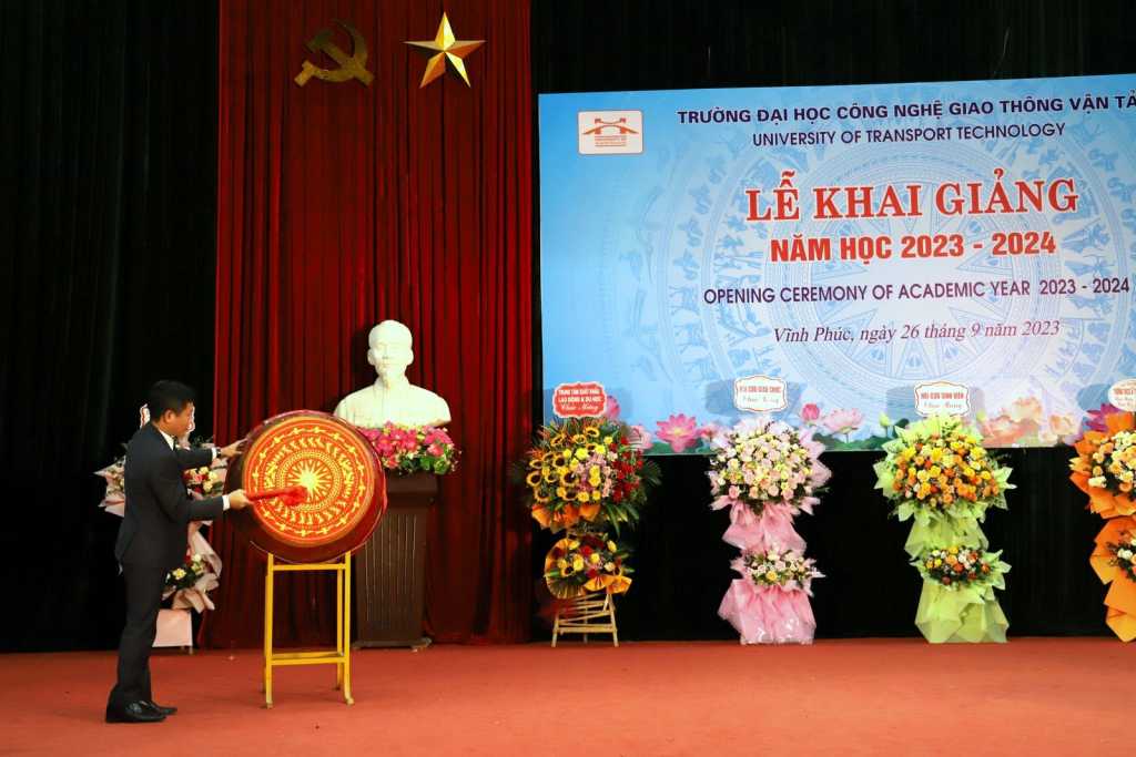 Trường Đại học Công nghệ GTVT tổ chức Lễ khai giảng năm học 2023-2024