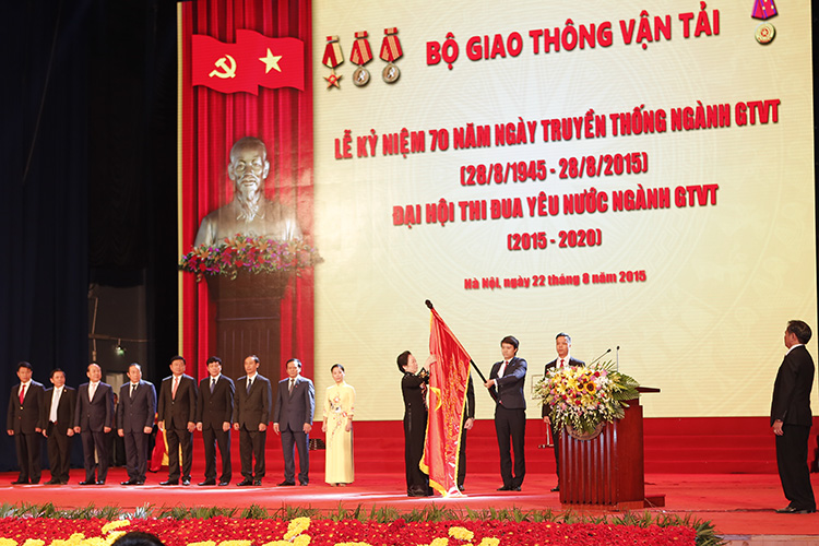 700 sinh viên UTT tham gia biểu diễn tại Lễ kỷ niệm 70 năm ngày truyền thống và Đại hội thi đua yêu nước ngành GTVT