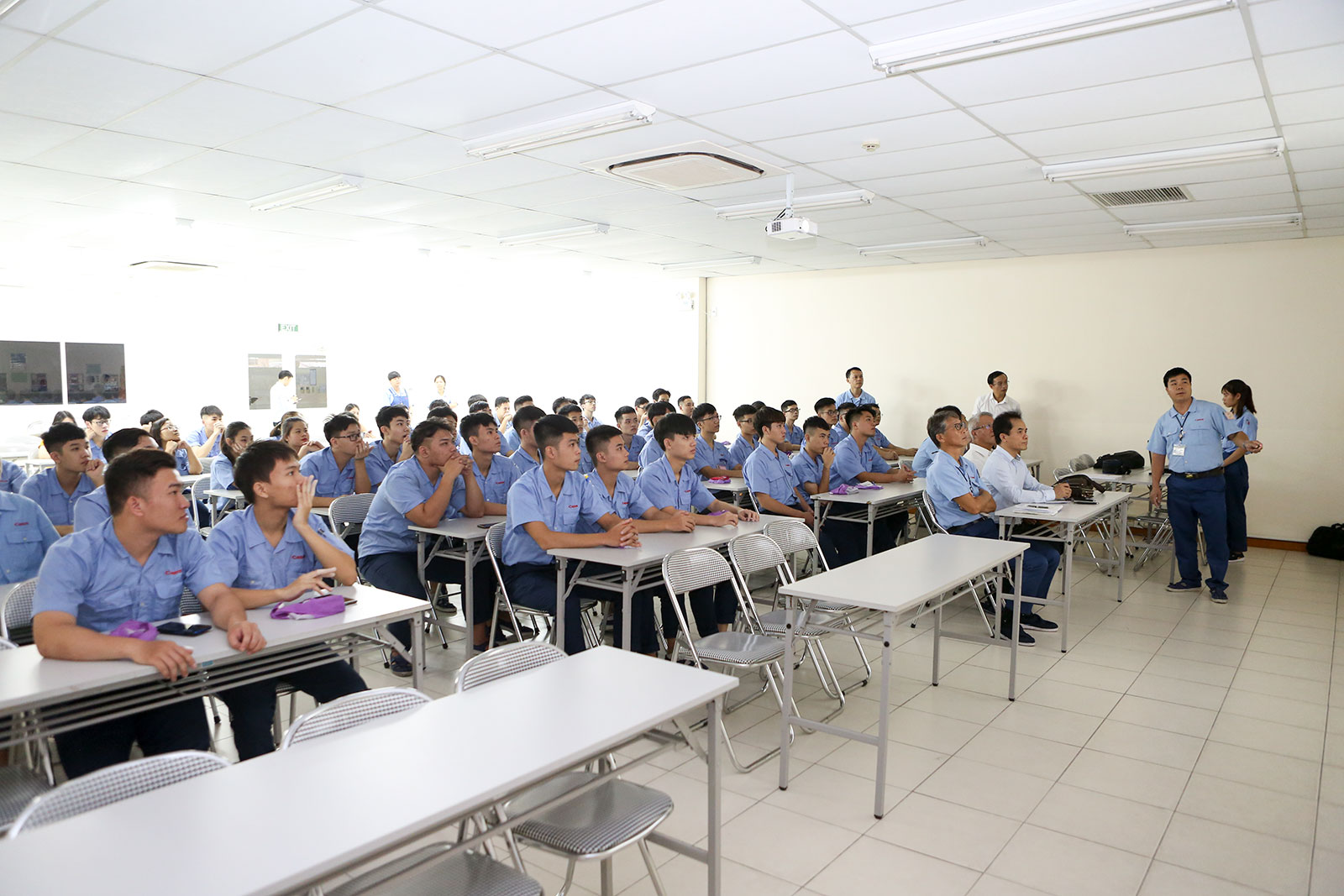 Lễ tổng kết kỳ trải nghiệm doanh nghiệp Nhật Bản cho sinh viên lớp đại học “chuẩn...