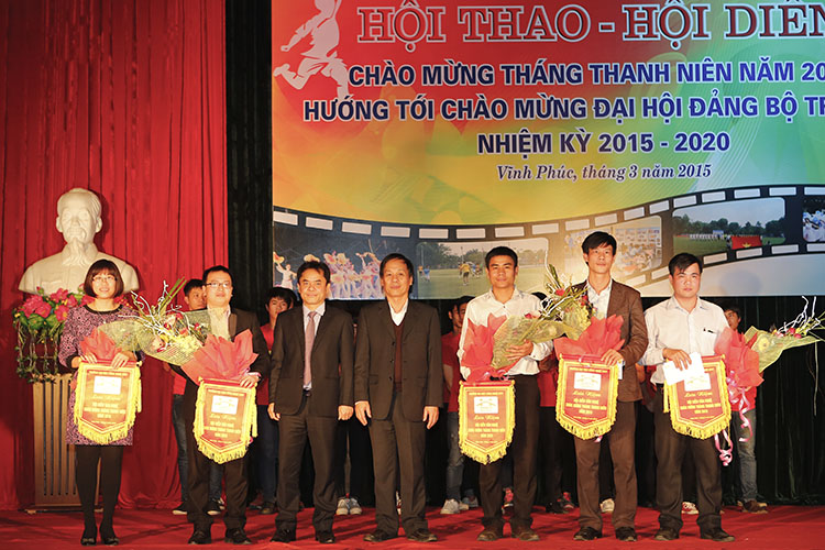 Hội diễn văn nghệ Chào mừng Tháng Thanh niên năm 2015 tại Cơ sở đào tạo Vĩnh Phúc